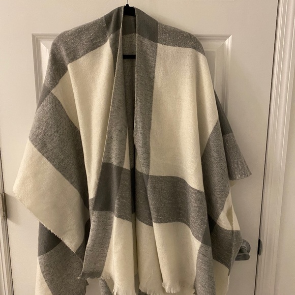 Grey & White Poncho - Picture 1 of 2
